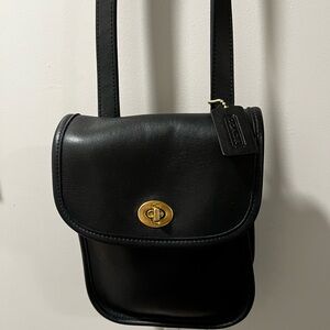 Beautiful Coach Vintage #9978 Black Cowhide Leather Suede Interior Crossbody Bag